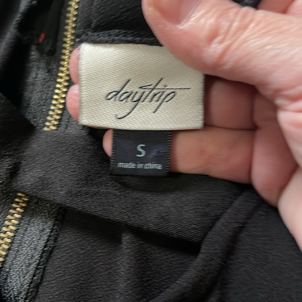 Daytrip Split neck V neck top - Picture 5 of 8